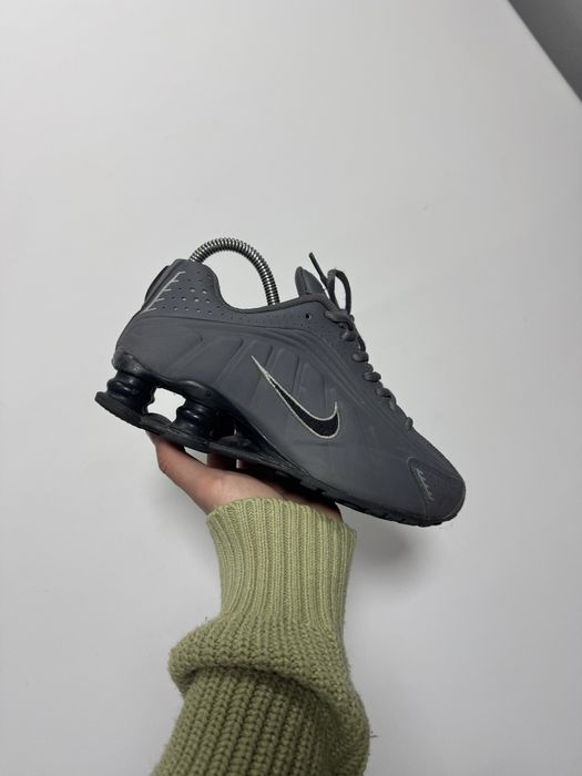 Nike shox R4 grey & reflective silver