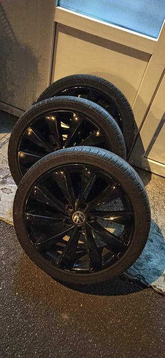Vând Jante aliaj VW Interlagos pe 18 cu anvelope de vara 235/40/R18