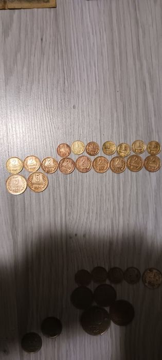 Продавам стари пари и монети.