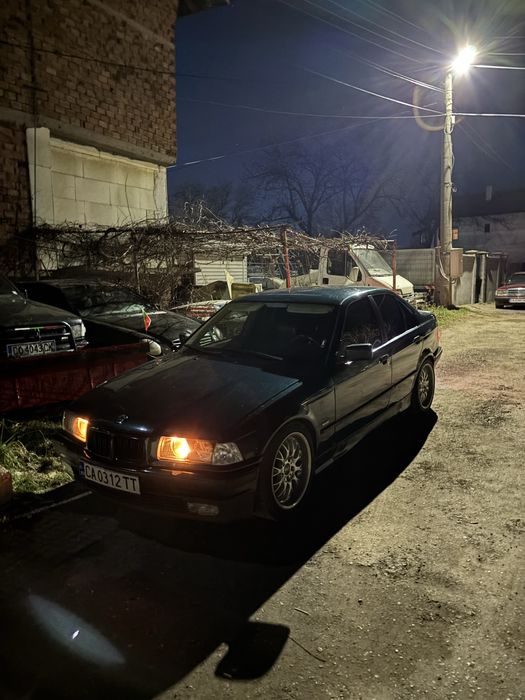 BMW 325 TDS седан