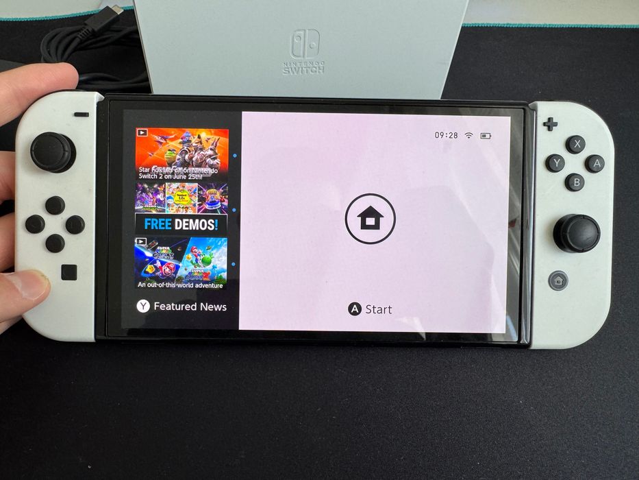 Nintendo Switch OLED - Dock - Joy-Con Grip & Straps