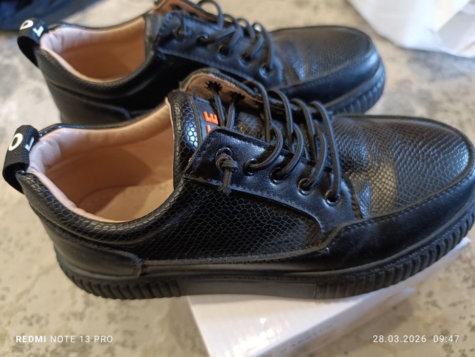 Новые кожаные туфли для мальчика