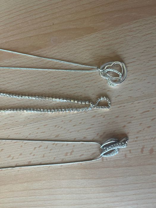 Три различни колиета