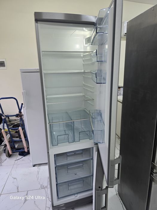 хладилник със фризер инокс AEG A++