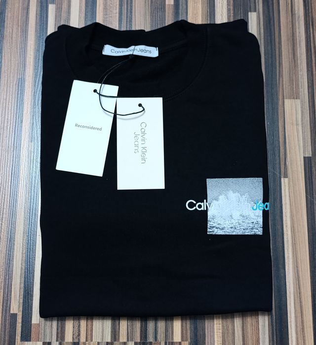 Vând bluza noua de bărbați Calvin Klein