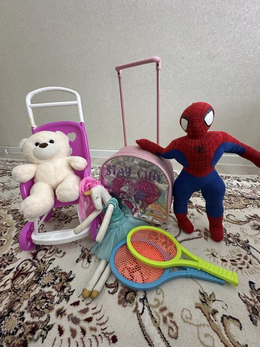 Ойыншықтар сатылады.