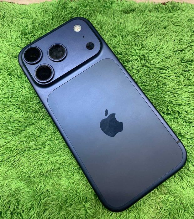 iPhone 17 pro идеал