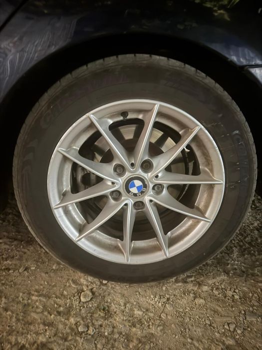 Caut jantă BMW e90 r16