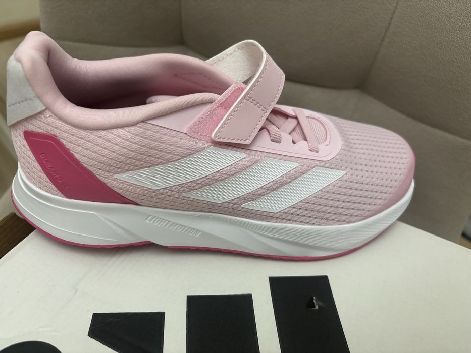 Пролжаи кроссовки от адидас оригинал