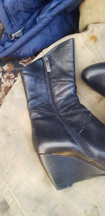 Продам сапожки женские