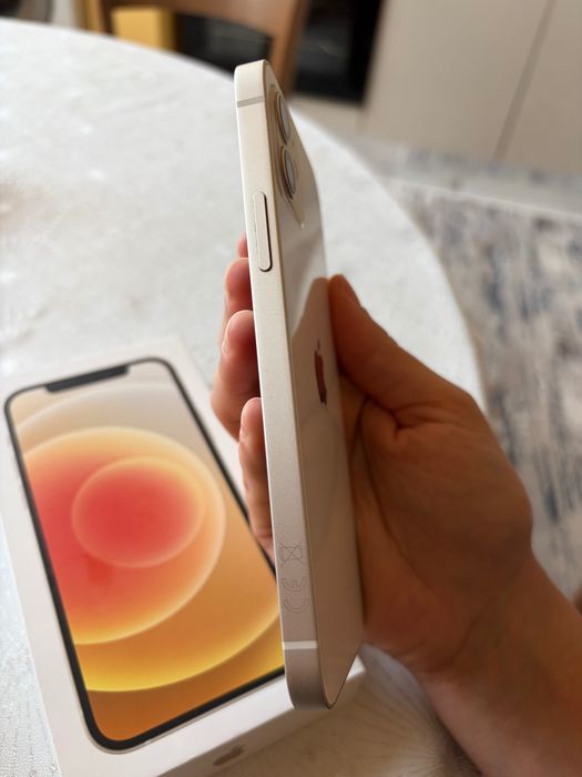 iPhone 12 - Айфон 12 бял
