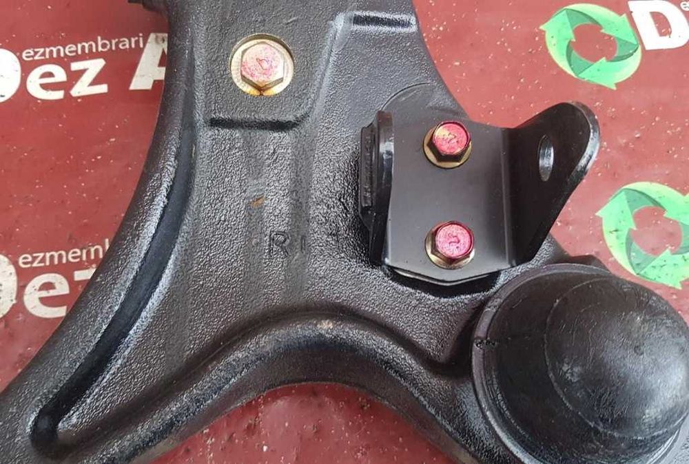 Brat suspensie dreapta fata NOU ORIGINAL Mitsubishi Pajero