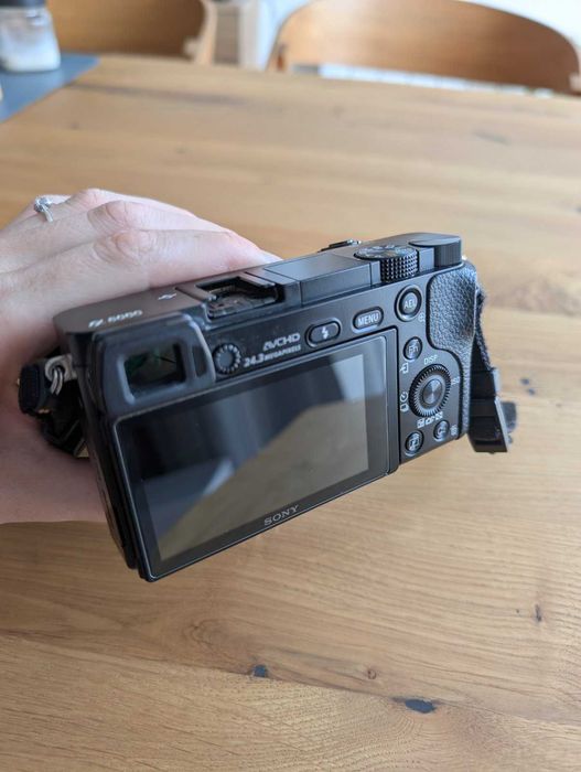 Sony A6000 с обектив E PZ 18-105 F4 G OSS