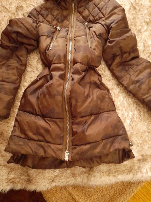 Страхотна,   дамска  шуба с качулка