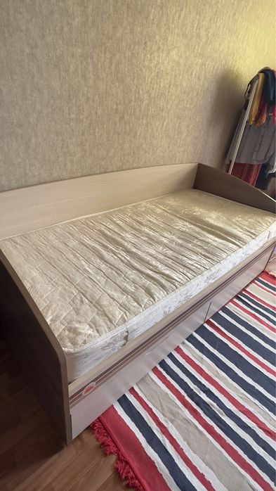 Продам диван-кровать и стол