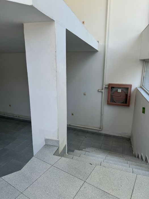 Дава се под наем Магазин в Казанлък - 100 кв.м за 387.6 € - Снимка #2