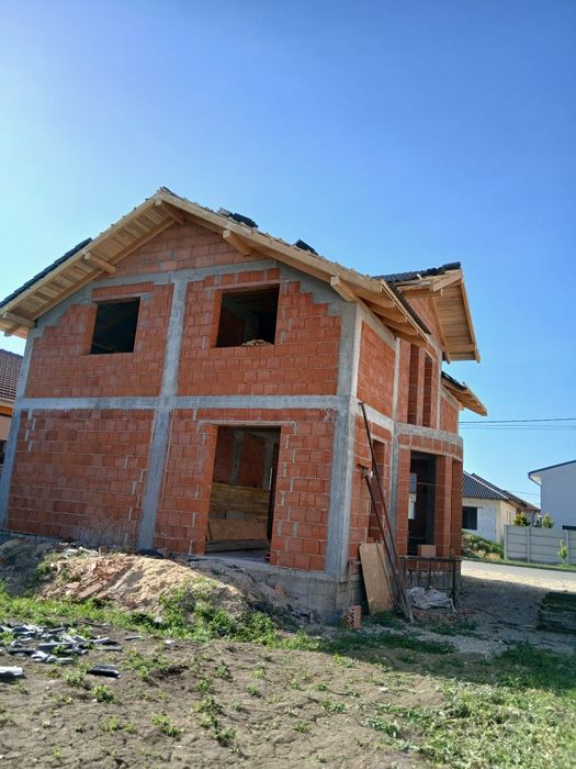 Casa  Sanmartin cu toate utilitățile în fata casei
