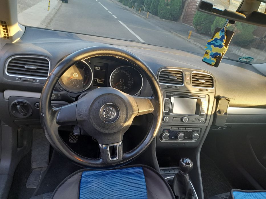 Vând Volkswagen 6 combi ,2010