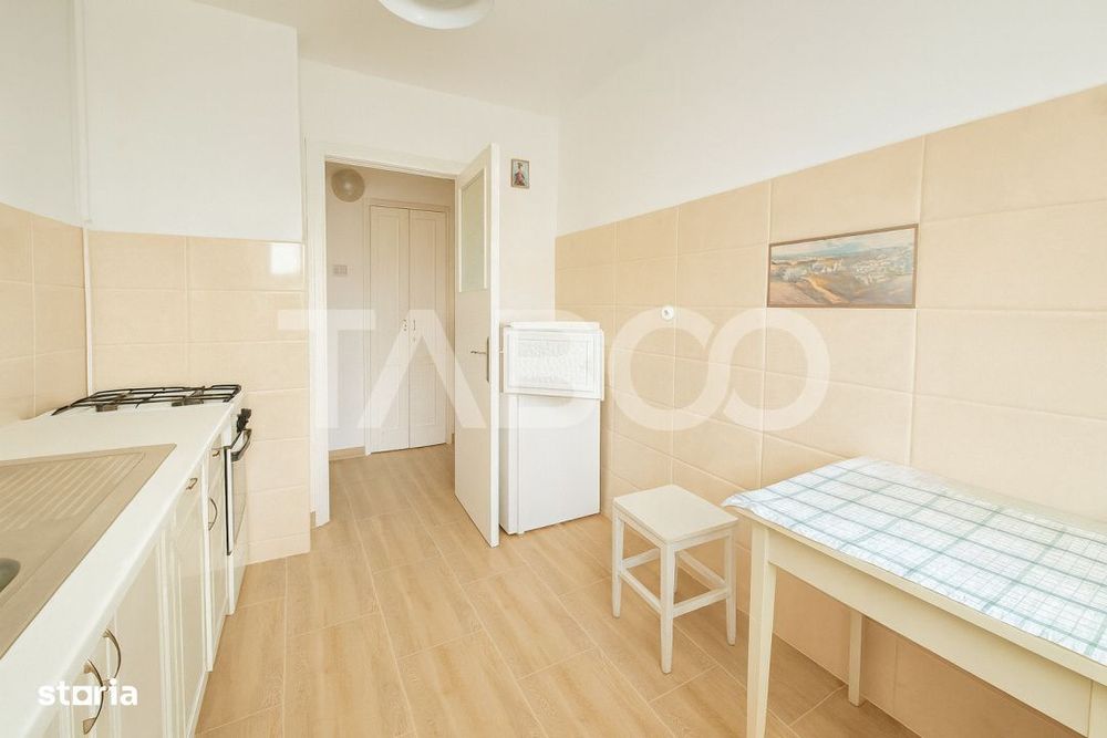Apartament de vanzare zona Dioda cu 3 camere si balcon