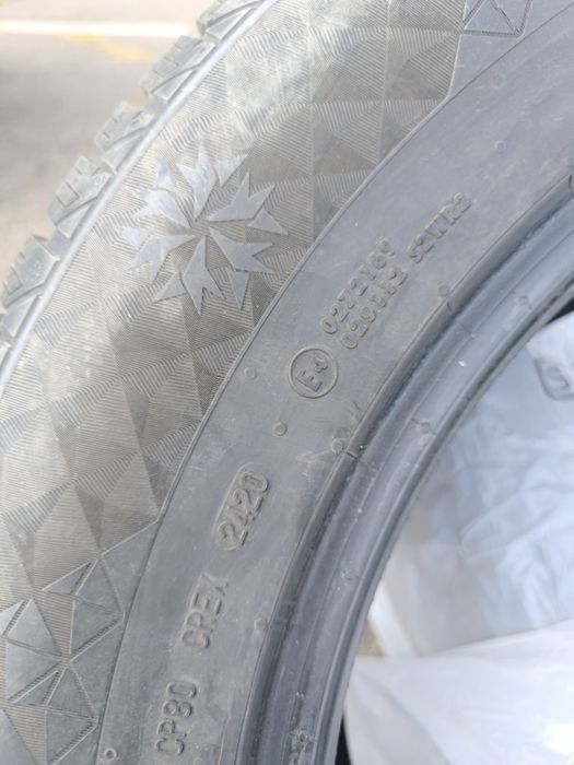 Продам зимние шины 265/60/R18