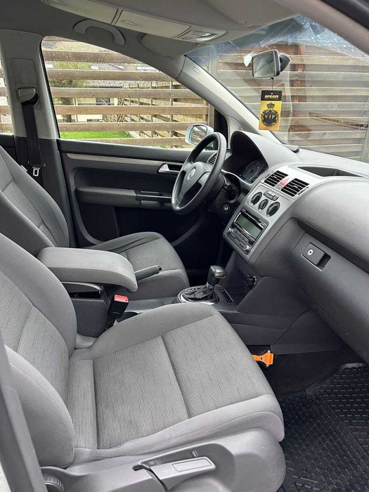 Vând vw Touran 2009 facelift automat