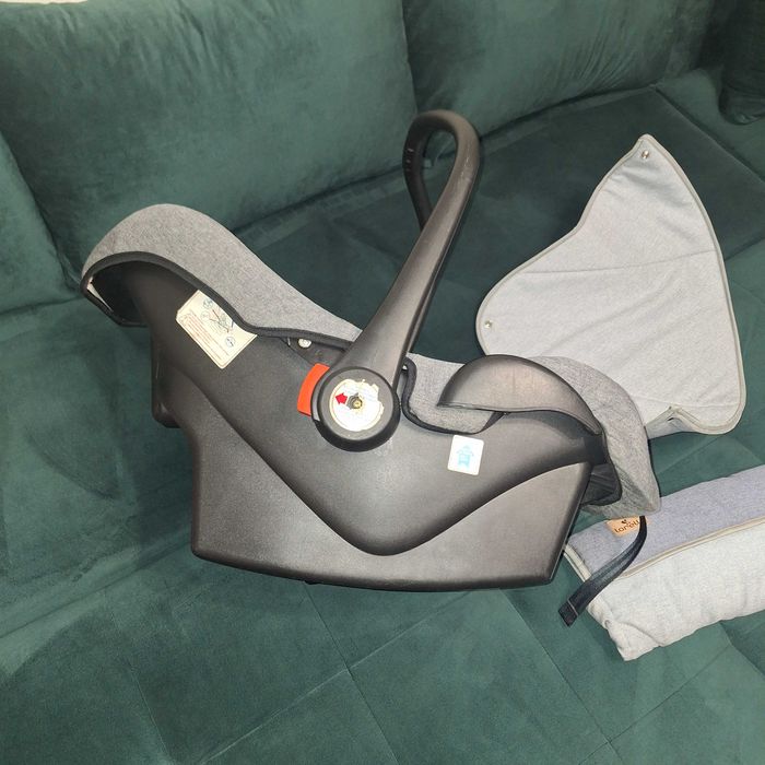 Бебешка количка с подарък кошче за кола