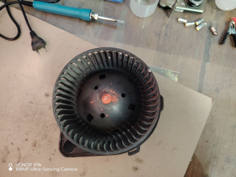 Продам млторчик печки на ауди б4 с кондиционером