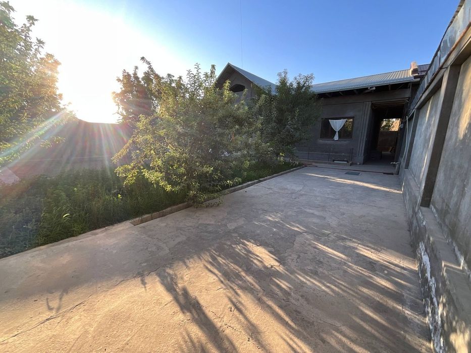 Уй сотилади 6соту гишткуприкда