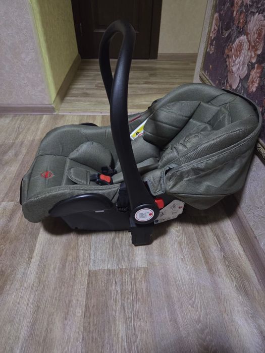 Продам коляску новую