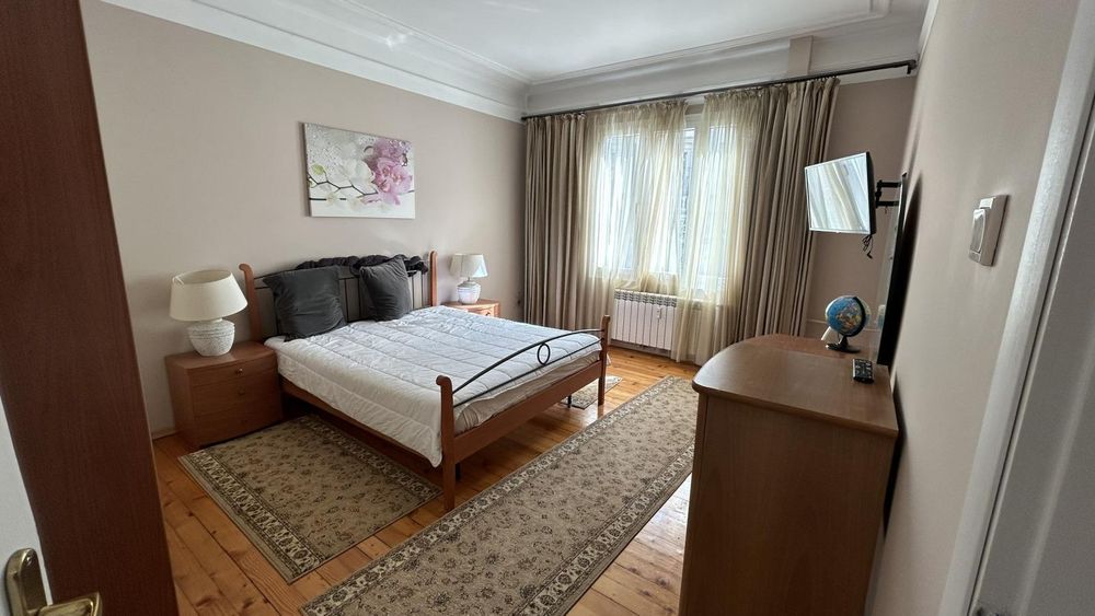 Дава се под наем Тристаен апартамент в София, Център - 112 кв.м за 1200 € - Снимка #6