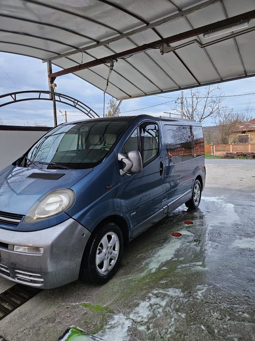 Opel Vivaro 8+1 locuri