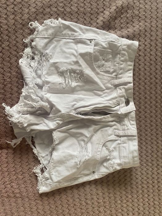 Бели къси панталони размер 34