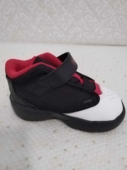Jordan Max Aura 4 bebelusi NOU marimea 22 rosu cu negru