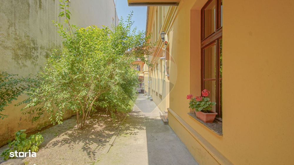 3 camere în Centrul Istoric: 90 mp, curte privată și vedere spre Tampa