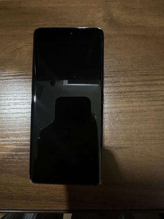 Продам смартфон Honor x9c