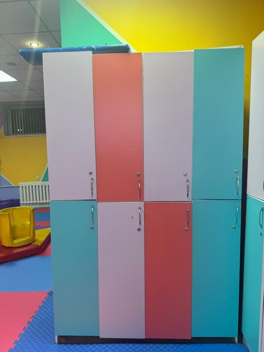 Продаются шкафы для верхней одежды