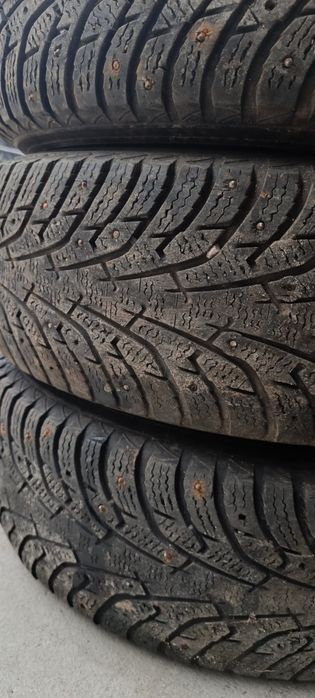 Зимние шины , с дисками . Максис