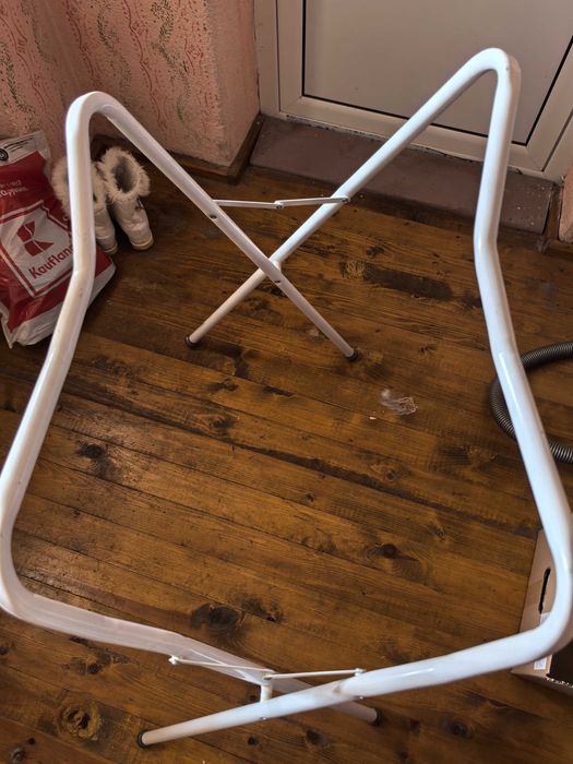 Продавам стойка за бебешко корито