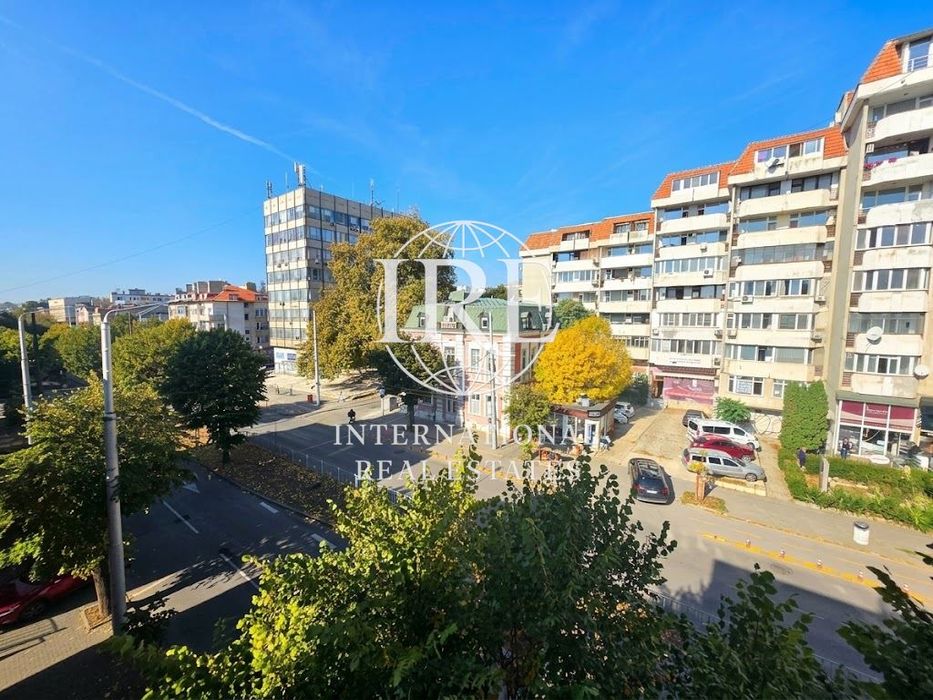 Продава се Тристаен апартамент в Варна, Център - 80 кв.м за 2500 €/кв.м - Снимка #7