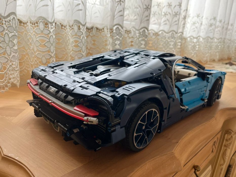 LEGO Technic Bugatti Chiron 42083