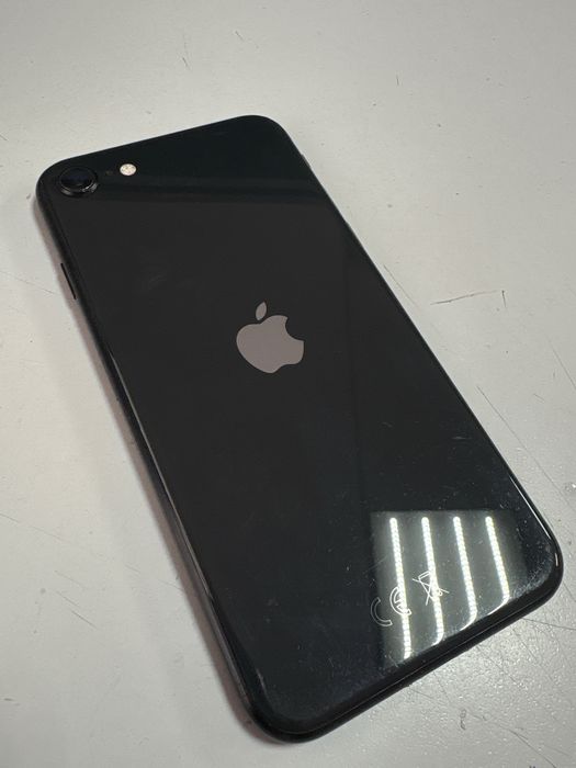 Айфон Се 64гб 35000