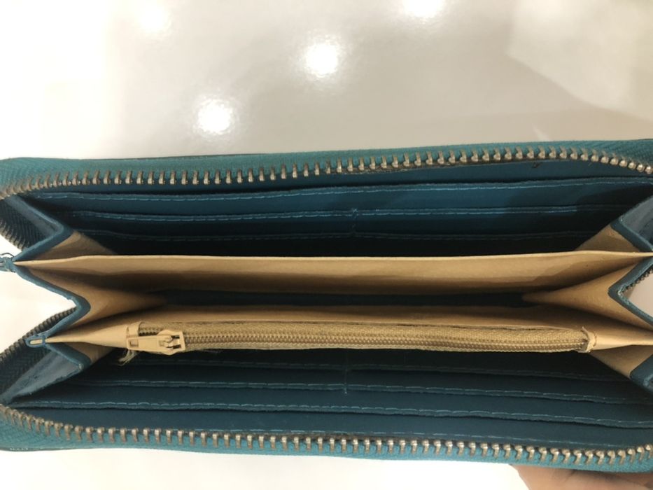 Дамско лачено портмоне