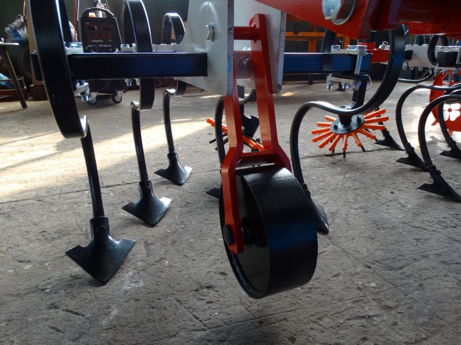 Български култиватор за лавандула 2S-10L с торовнасяне