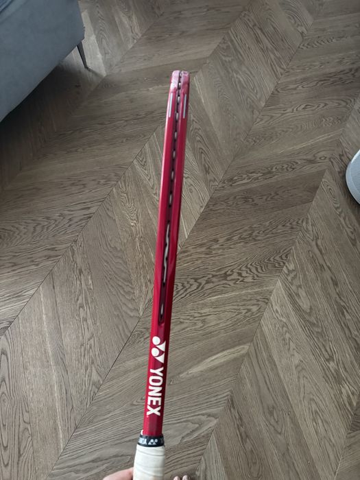 Vand racheta tenis Yonex Vcore 98 - model nou