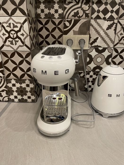 Представям ви една уникална кафемашина “Smeg “в отрично състояние