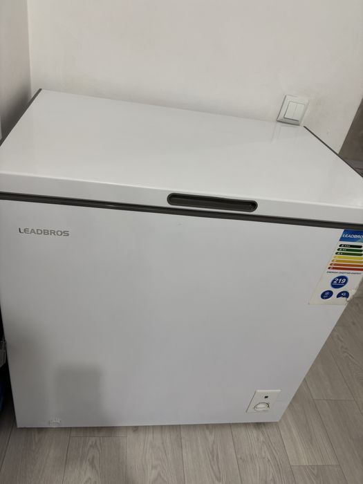 Продаётся морозильник Leadbros, объём 217литров.