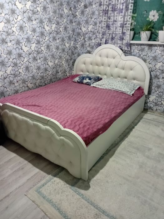 Кровать  с матрасом