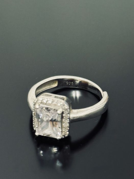 Елегантен сребърен пръстен с регулируем размер