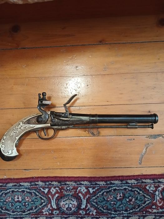 Страхотна реплика със работещ механизъм