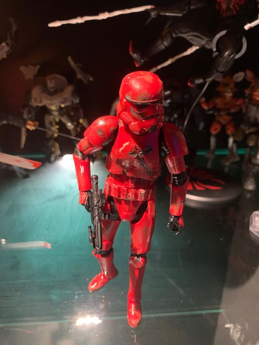 Custom червен stormtrooper със battle damage